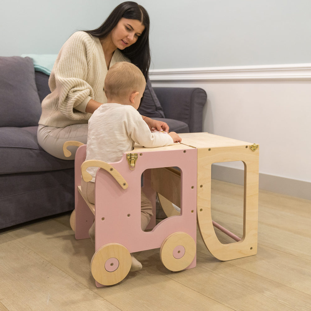 Kinder Sitzmöbel in Auto-Look als Lernturm und Sitz-Tischset, perfekt für Spielmöbel, Montessori und gelbes Kinderzimmer.