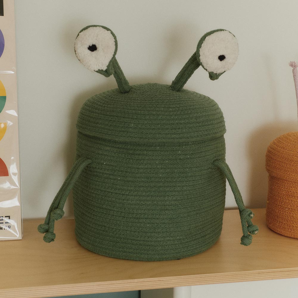 Grüner Aufbewahrungskorb Alien Zog für Kinderzimmer mit Weltraum-Themenwelt, ideal für Accessoires & Deko im Lorena Canals Sortiment.