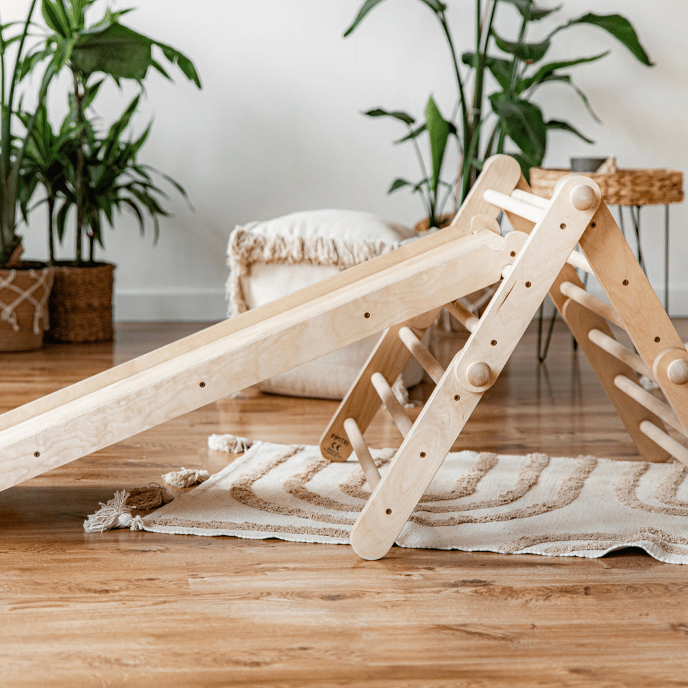 Pikler Kletterdreieck 4-teilig mit Rampe aus Holz-Natur für Spiel & Bewegung Kinder, ideal als Spielmöbel in Montessori und Spielzeug & Spiele Kategorien.