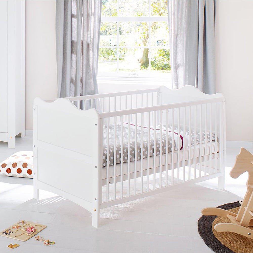 Weißes Babybett Florentina 70x140 cm, höhenverstellbar und umbaubar, ideal für Kinderzimmer Möbel und Babymöbel Neuheiten im Sale.