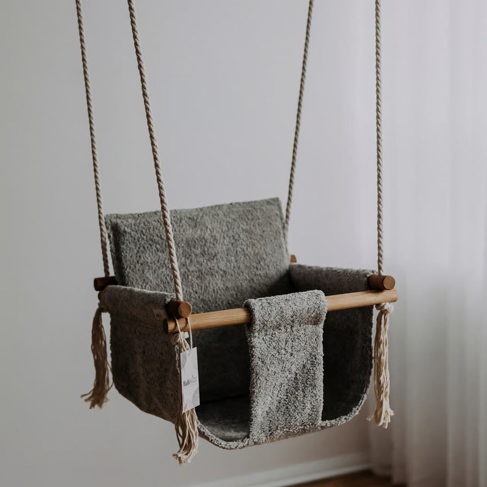 Babyschaukel Swing Boucle grau für Innenbereiche, weicher Sitz, ideal für Spiel & Bewegung Kinder und Wipp- & Schaukelspielzeug Sammlungen.