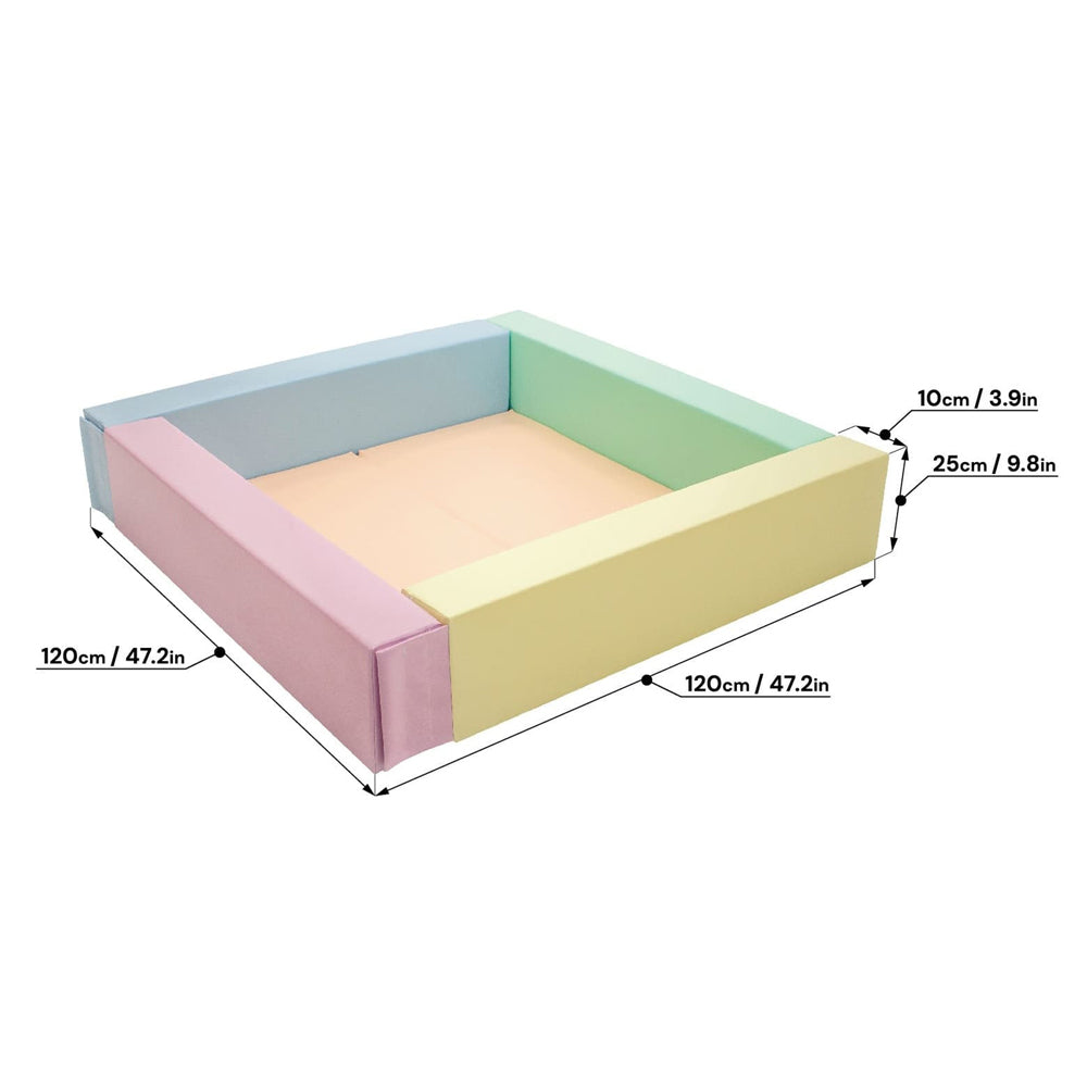 Quadratisches Bällebad 120x120 cm aus pastellfarbenem Kunstleder, weich gepolstert für spielerische Bewegung und sichere Entdeckung.