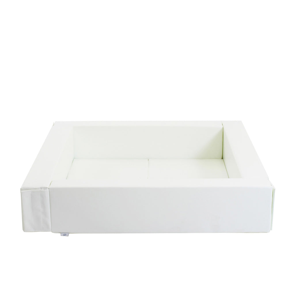 Weißes quadratisches Bällebad aus Kunstleder, 130 x 130 cm, weich und sicher für Kinder zum Spielen und Entdecken.