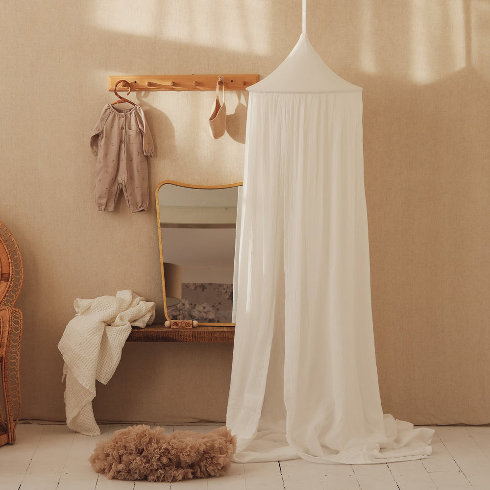 Cremefarbener Betthimmel aus Bio-Baumwolle, 240 cm lang, handgefertigt, atmungsaktiv, ideal für gemütliche Rückzugsorte im Kinderzimmer.