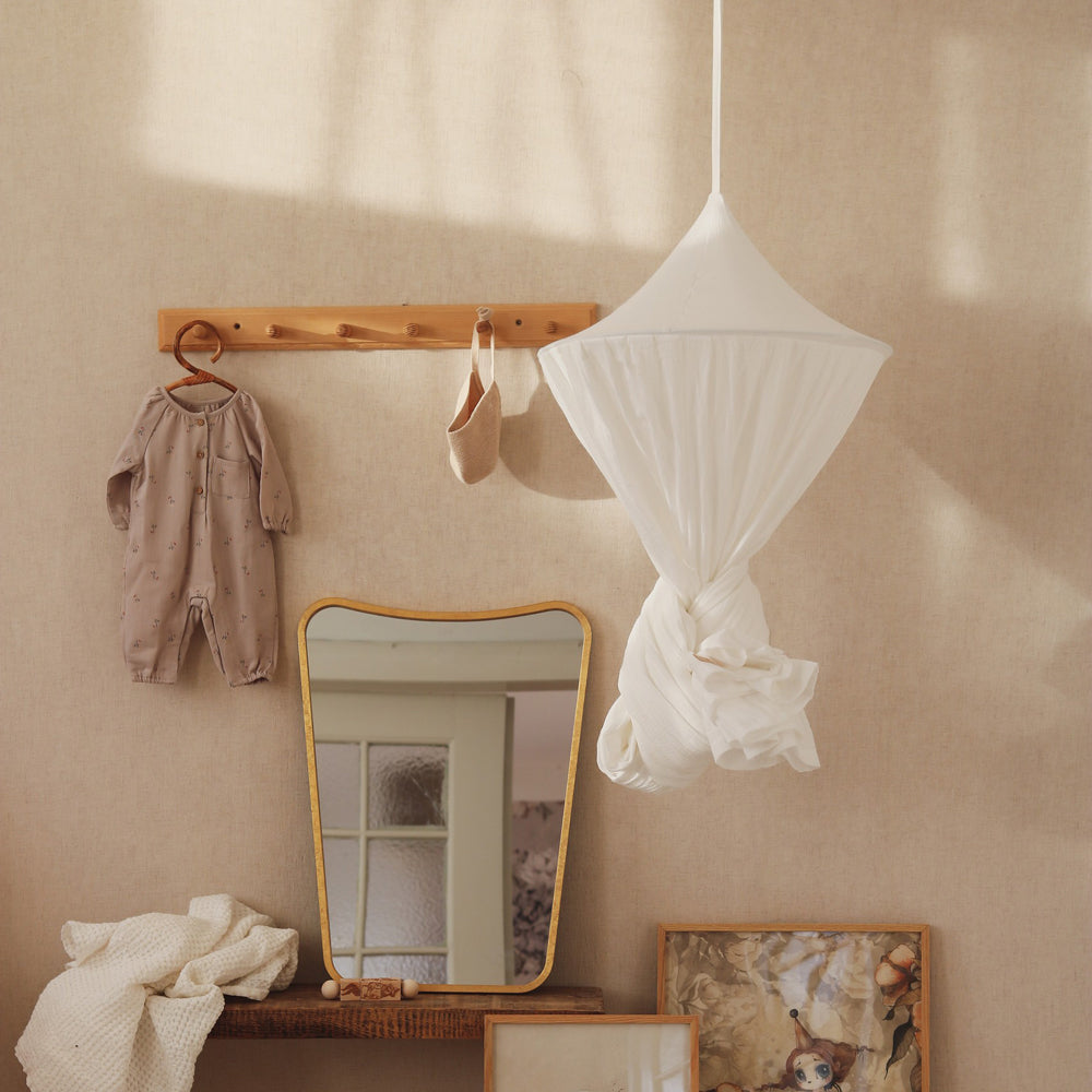 Cremefarbener Betthimmel aus Bio-Baumwolle, 240 cm lang, handgefertigt, ideal für gemütliche Kuschel- und Spielorte im Kinderzimmer.