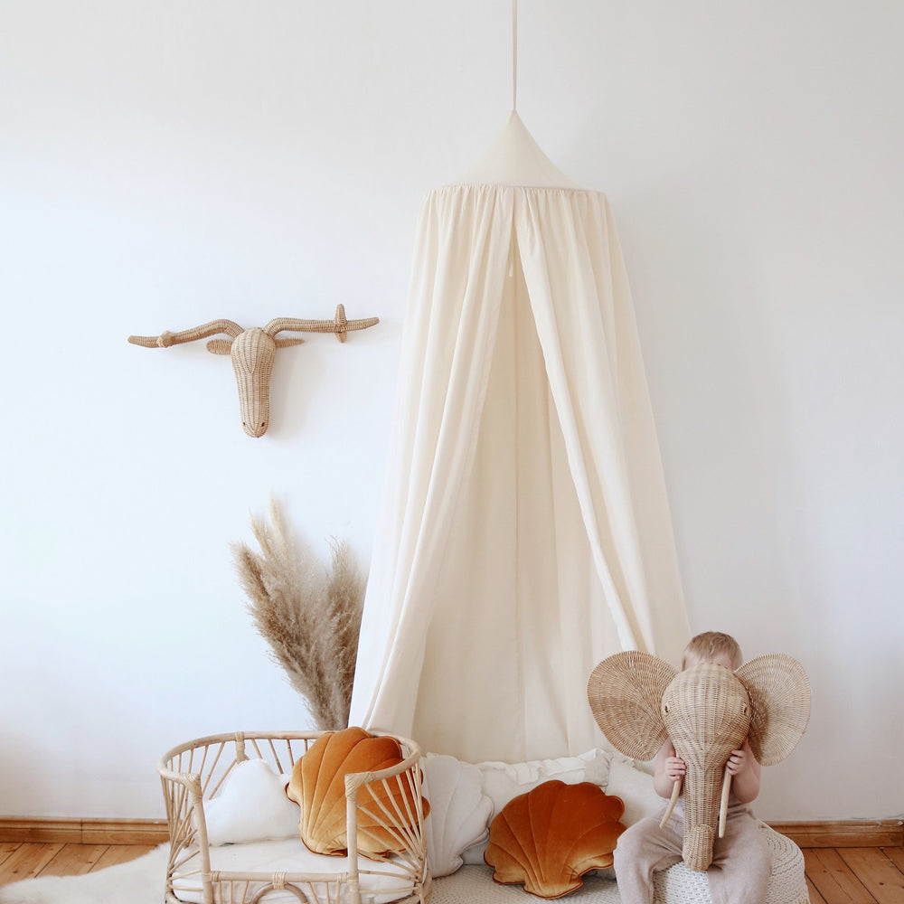 Offwhite Betthimmel aus Bio Baumwolle, handgefertigt, 240 cm lang, schafft eine gemütliche und nachhaltige Rückzugsoase im Kinderzimmer.