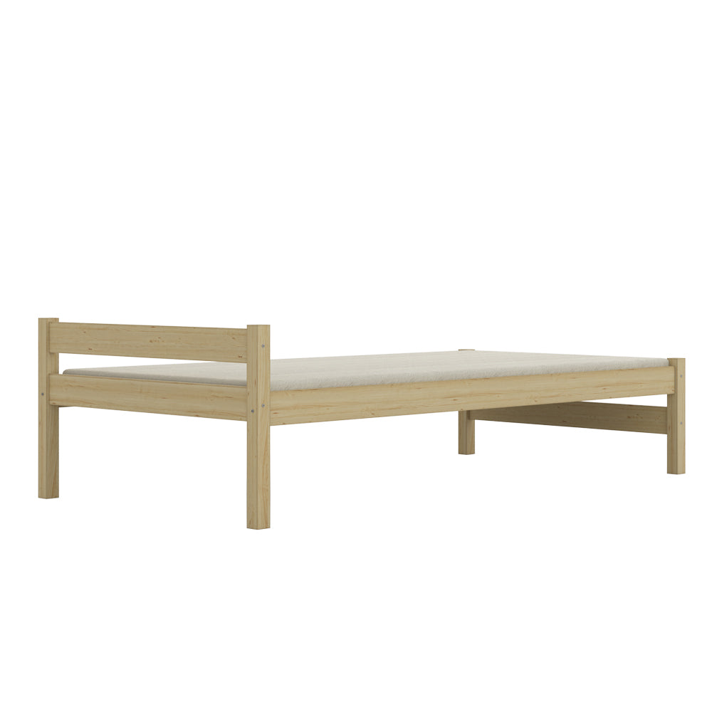 Kinderbett Alex Sweetdreams Basic aus natürlichem Kiefernholz, stabil und zeitlos für gemütliche Kinderzimmer.