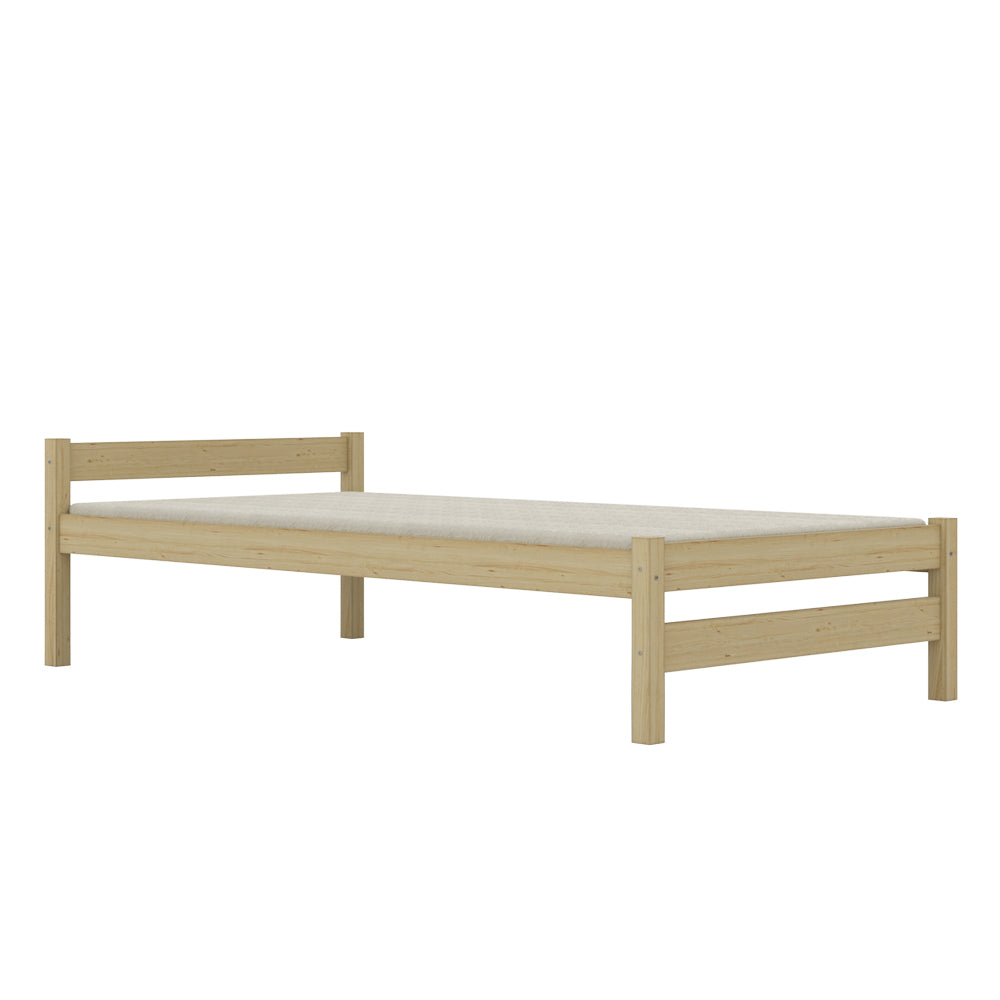 Kinderbett Alex Sweetdreams Basic aus naturbelassenem Kiefernholz, schlichtes Design, stabil und langlebig für gemütliche Kinderzimmer.