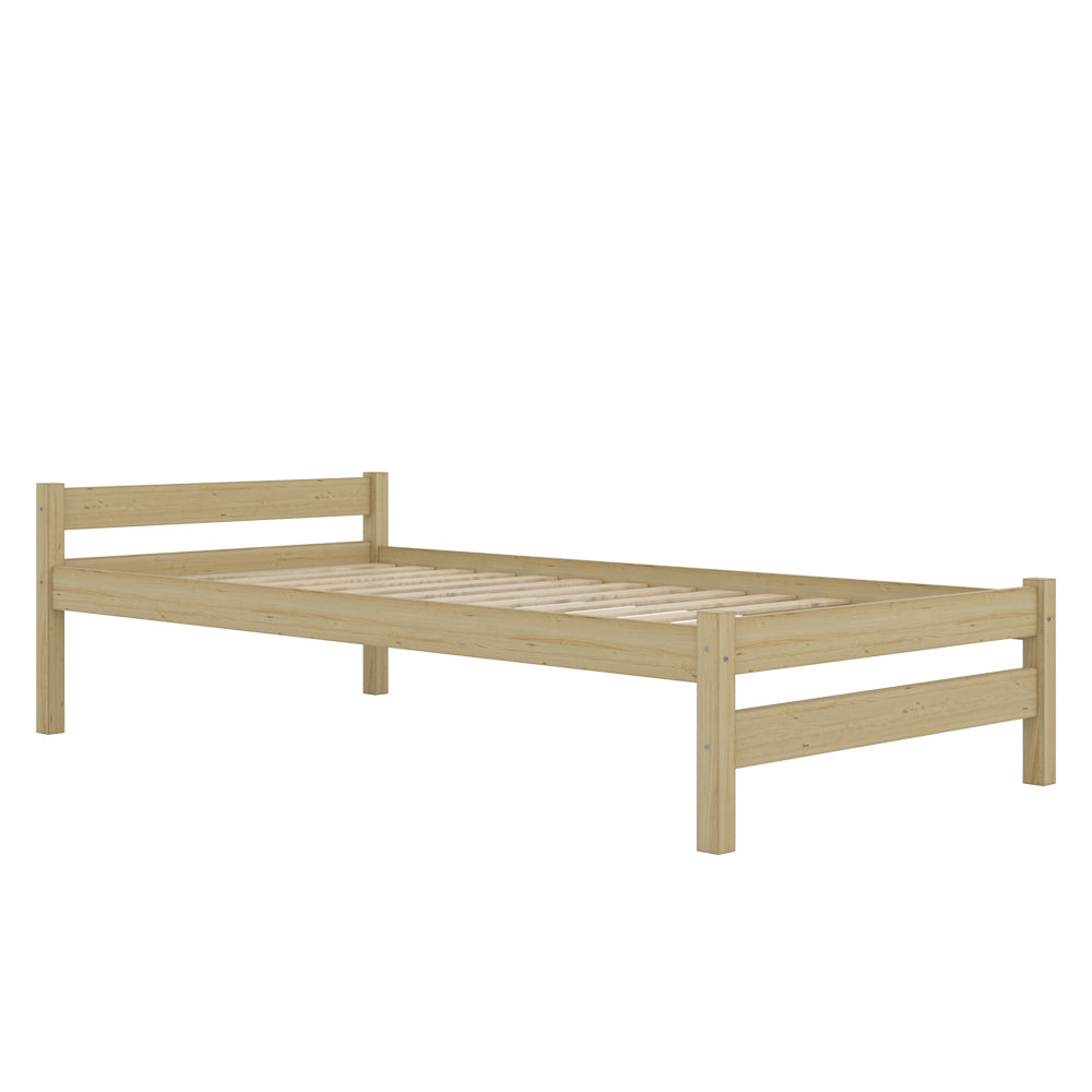 Kinderbett Alex Sweetdreams Basic aus massivem Kiefernholz, schlichtes Design, robust und ideal für ein gemütliches Kinderzimmer.