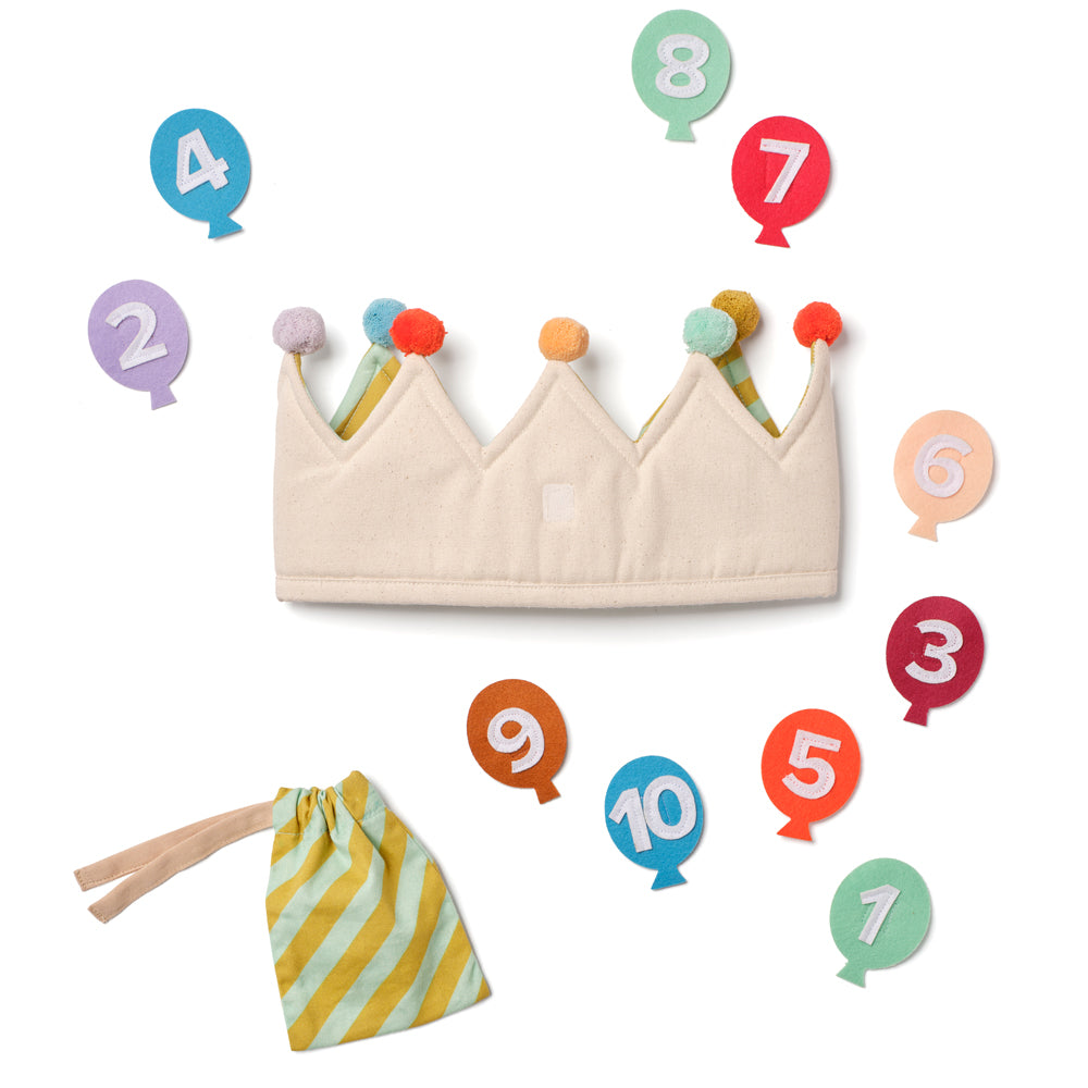 Geburtstagskrone aus Baumwolle mit Zahlen 1-10, farbenfrohe Aufsteckballons und passender Beutel, ideal für Geschenke und gelbes Kinderzimmer.