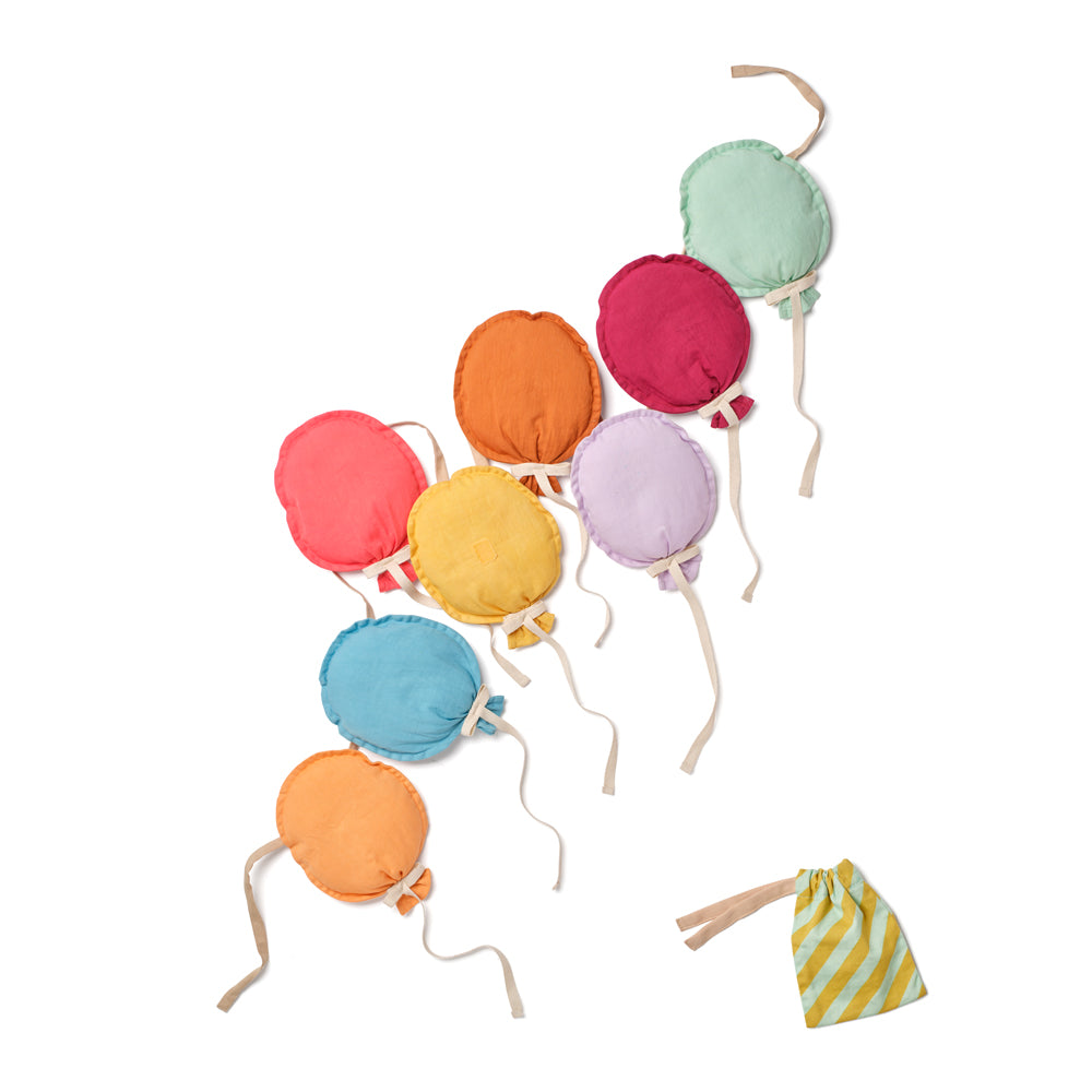 Bunte Geburtstags-Girlande aus Stoffballons 3 Meter lang, ideal für Kinderzimmerdeko, Geschenke und fröhliche Wandgestaltung im Gelben Kinderzimmer.