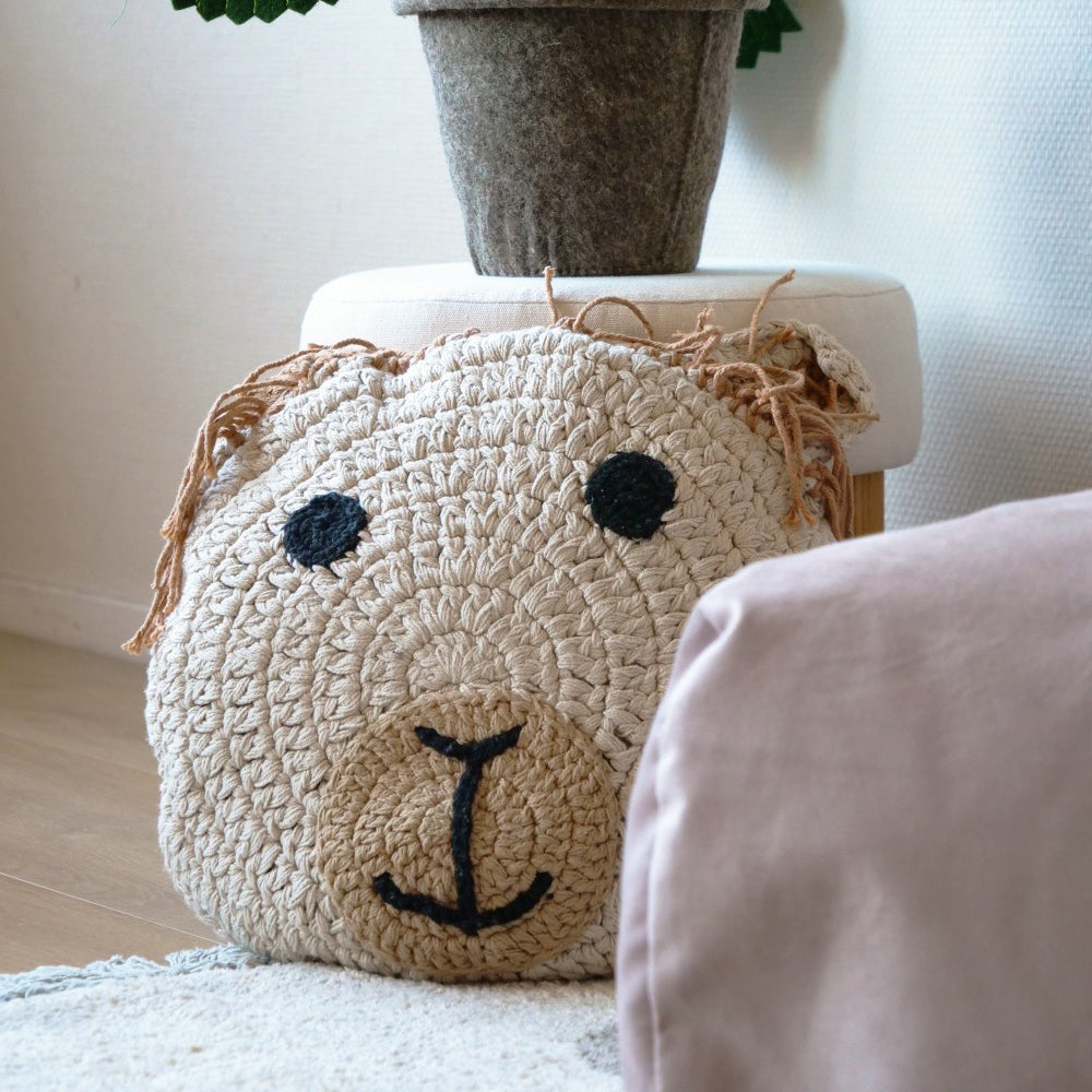 Rundes gehäkeltes Kuschelkissen mit Löwengesicht, 38 cm Durchmesser, aus weicher Baumwolle, ideal für Kinderzimmer und zum Kuscheln.