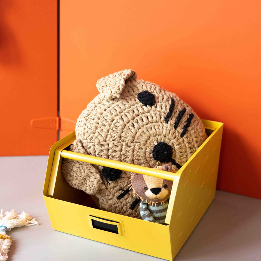 Handgehäkeltes Tierkissen 38 cm Durchmesser aus Baumwolle, weiches Kinderzimmer-Accessoire und Kuschelfreund in neutralen Naturtönen