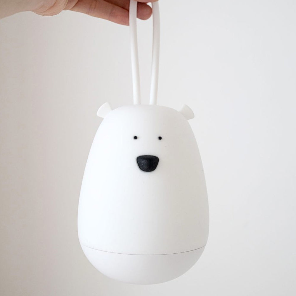Weißes hängendes Nachtlicht in Bärform mit Fernbedienung aus der Tierwelt Themenwelt für Kinderzimmerbeleuchtung.