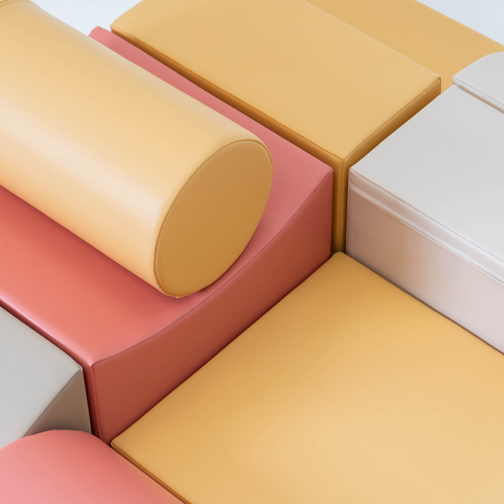 Softblock Bausteine 8-teilig in herbstlichen Pastellfarben aus weichem, nachhaltigem Material für kreatives Spiel und Bewegung im Kinderzimmer.