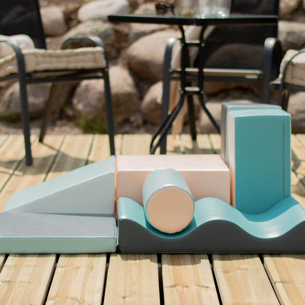 Softblock 7-teiliges Bausteinset in pastellblau für Spiel & Bewegung Kinder, ideal für motorische Förderung und kreative Spiele im Innen- und Außenbereich.