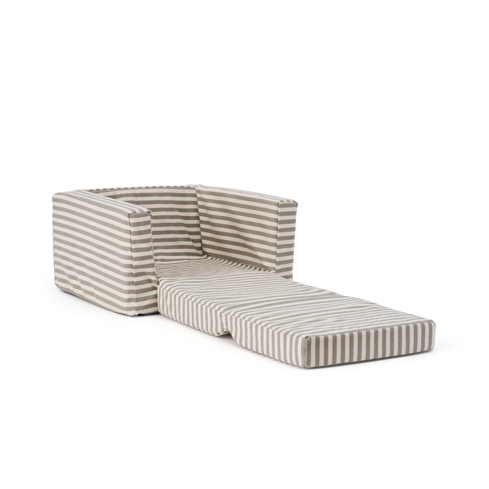 Ausklappbarer Kinder Sessel aus Baumwolle mit gestreiftem Design, ideal als Sitzmöbel und Liegefläche, perfekt für Spiel & Bewegung Kinder Geschenke.