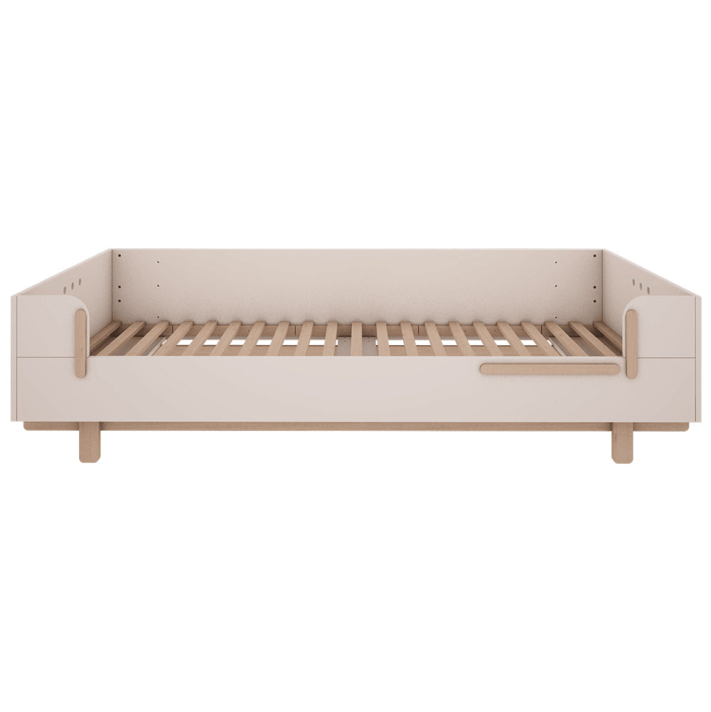 Kinderbett Mellou in Taupe mit Lattenrost, robust und sicher aus MDF und Buchenholz, ideal für gemütliche Kinderzimmer.
