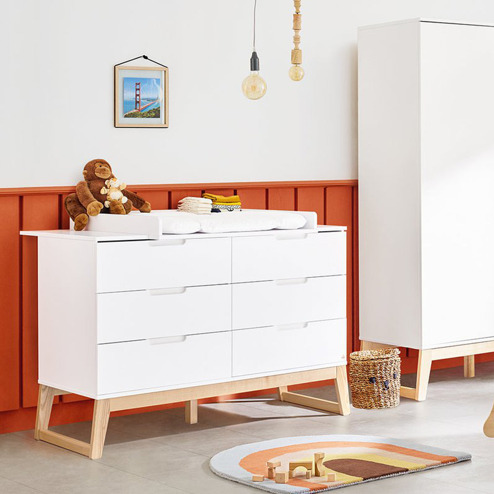 Kinderkommode Bridge extrabreit mit Wickelaufsatz, moderne Babymöbel aus der Kollektion Kommoden für Kinder, praktische Wickelkommoden Neu