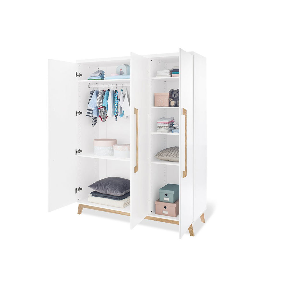 Moderner dreitüriger Kleiderschrank Riva in Weiß mit viel Stauraum, ideal für Kinderzimmer Möbel und Aufbewahrung im Kinderzimmer.