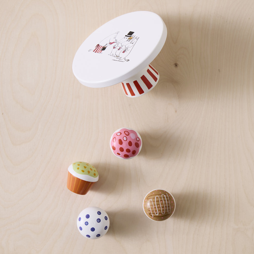 Kinderküche Holz Kuchenständer-Spielset Moomin mit fünf bunten Muffins, ideal für Motorik- & Holzspielzeug, Geschenke und Spiel & Bewegung Kinder.