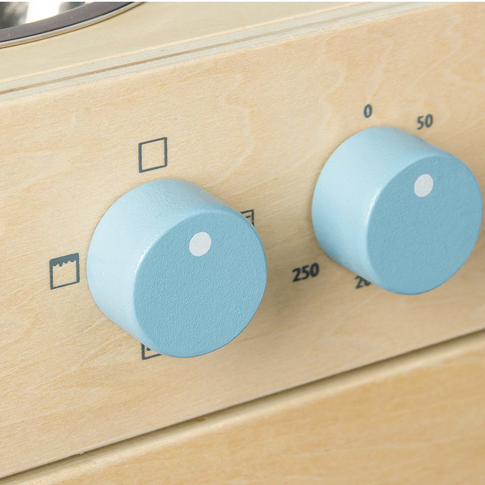 Nahaufnahme von blauen Drehreglern an einer rollbaren Spielküche aus Holz aus der Kollektion Kinderküchen & Zubehör.