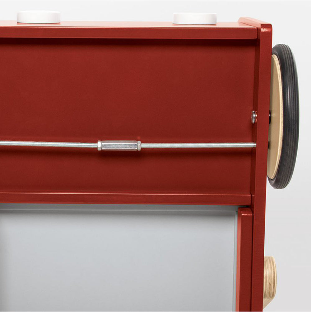 Lauflernwagen in Feuerwehrauto-Design mit Bremssystem und abnehmbarer Box aus der Spielzeug & Spiele Sammlung für Kinder.