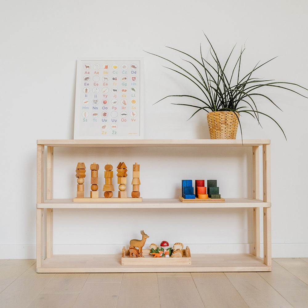 Modulares Montessori-Regal aus Birkenholz mit 3 Ablagen, ideal für Aufbewahrung im Kinderzimmer und spielerisches Lernen.