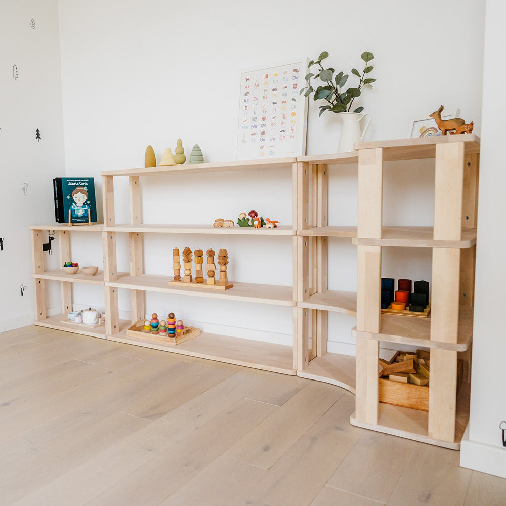 Modulares Montessori-Regal aus hellem Birkenholz mit drei Ablagen, ideal für Aufbewahrung im Kinderzimmer, neu und vielseitig einsetzbar.