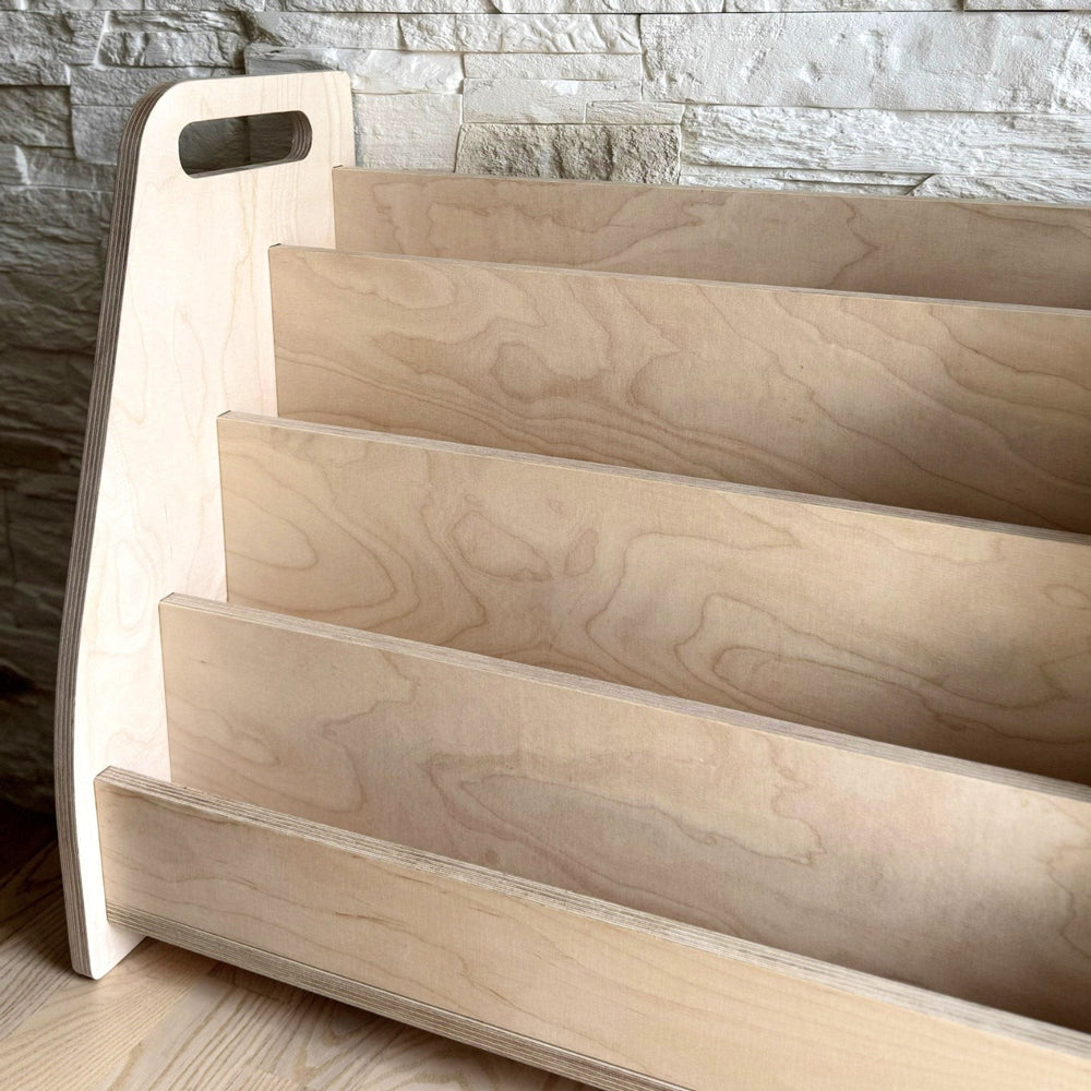Montessori Bücherregal aus Holz mit handgefertigtem Feinschliff, ideal für Kinderzimmer Möbel und Aufbewahrung im Kinderzimmer.