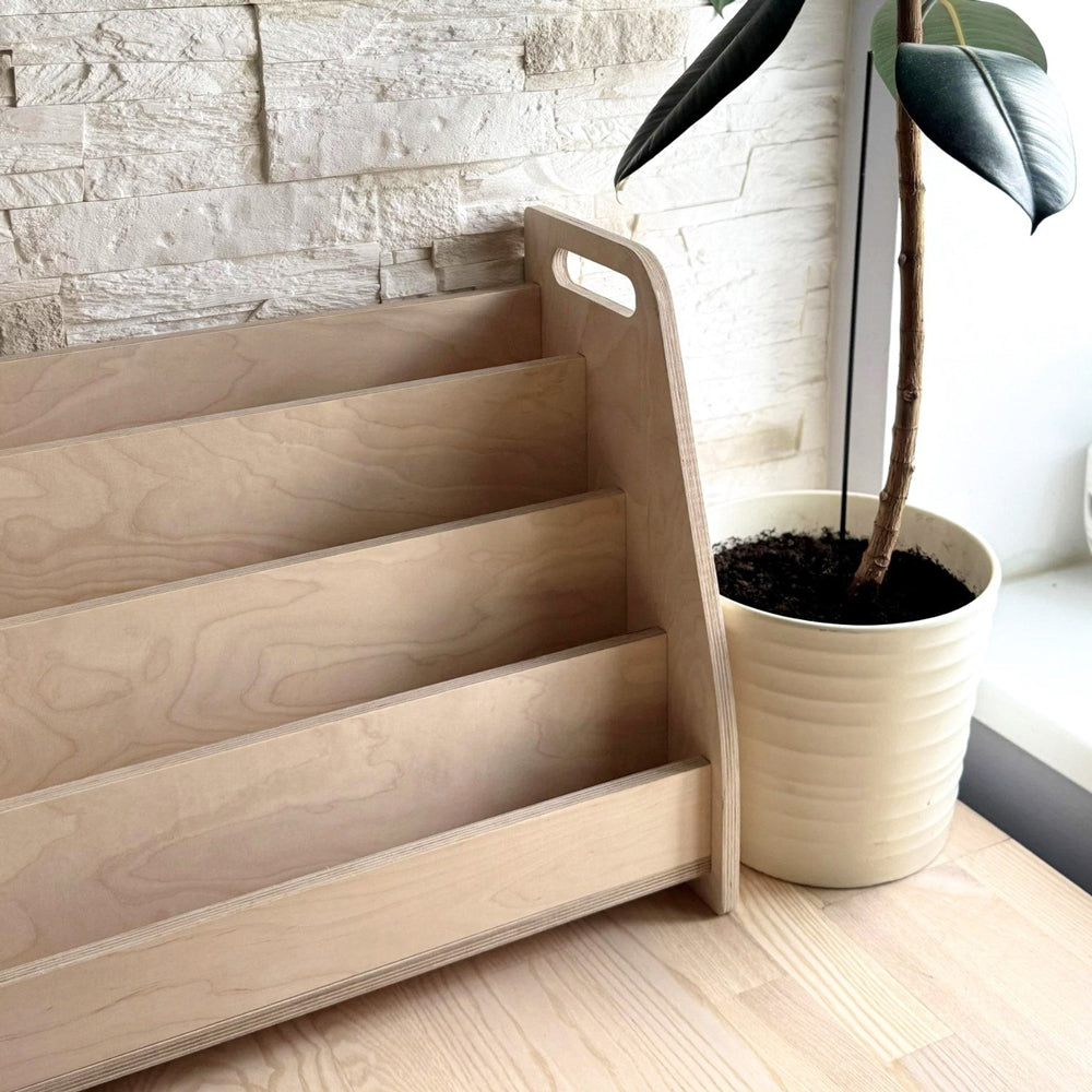Handgefertigtes Montessori Bücherregal aus Holz mit feinem Schliff, ideal für Kinderzimmer Möbel und Aufbewahrung im Kinderzimmer.