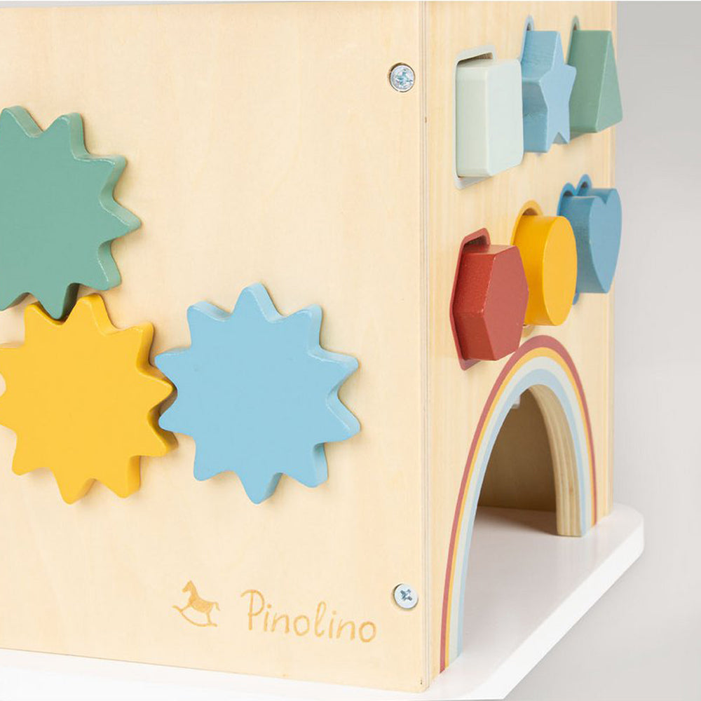 Motorikwürfel aus Linde mit 9 Steckteilen, farbenfrohes Holzspielzeug aus der Kollektion Spielzeug & Spiele für Kinderbewegung und Motorikförderung.