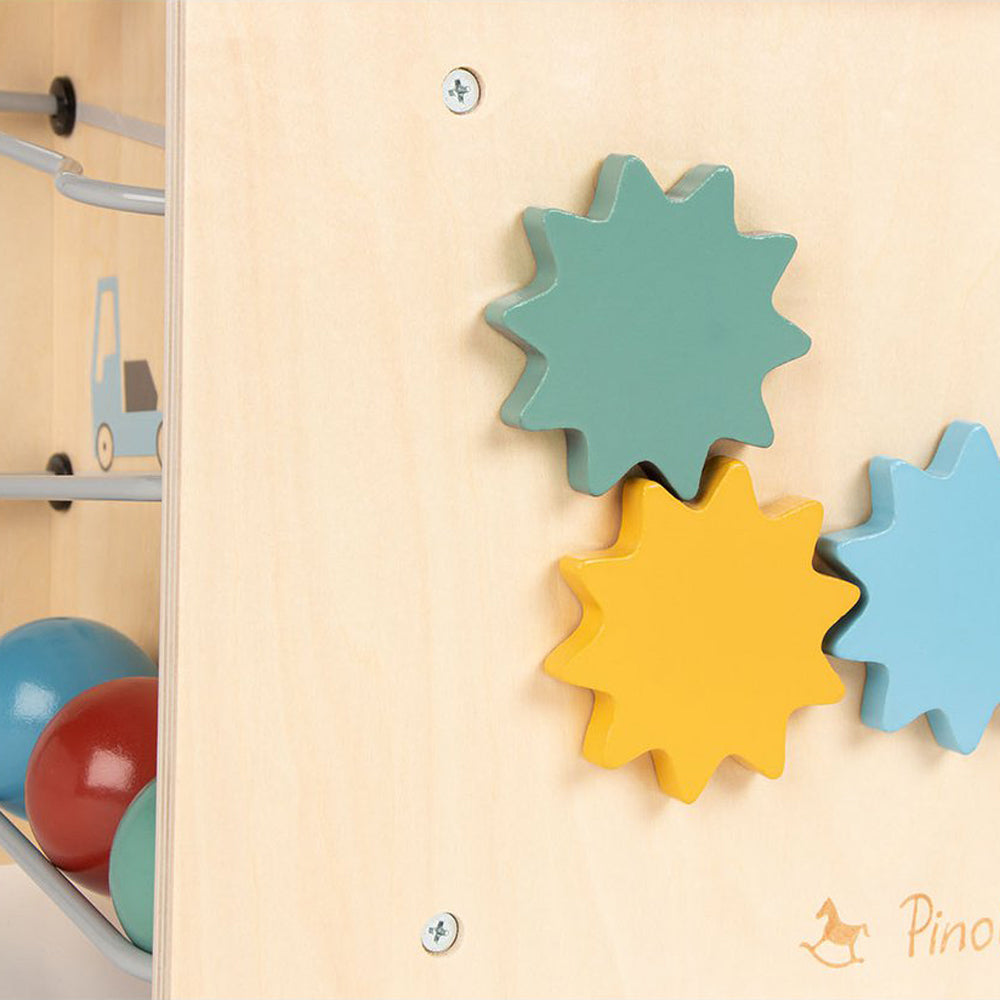 Motorikwürfel aus Linde mit bunten Zahnrädern, fördert Feinmotorik und spielerisch Bewegung bei Kindern, aus Spielzeug & Spiele Neuheiten.