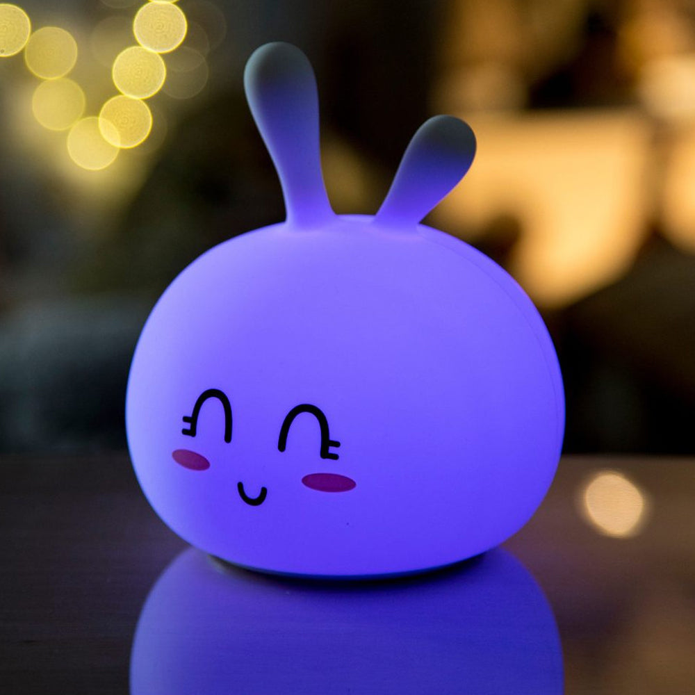 Weißes silikon nachtlicht häschen für kinderzimmer mit 7 farben leuchtend, ideal als dekorative wand- und tischleuchte für kinderbeleuchtung.