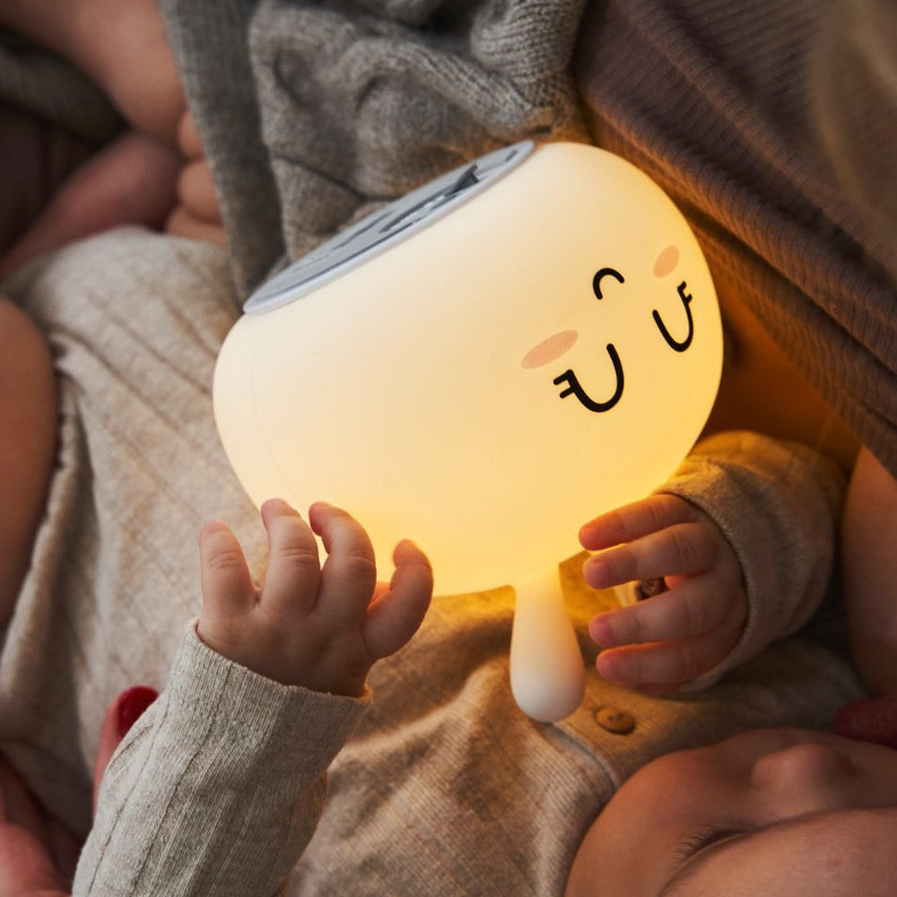 Weißes Silikon-Nachtlicht Häschen in 7 Farben, sanfte Beleuchtung für Kinderzimmer und gemütliche Atmosphäre beim Einschlafen.