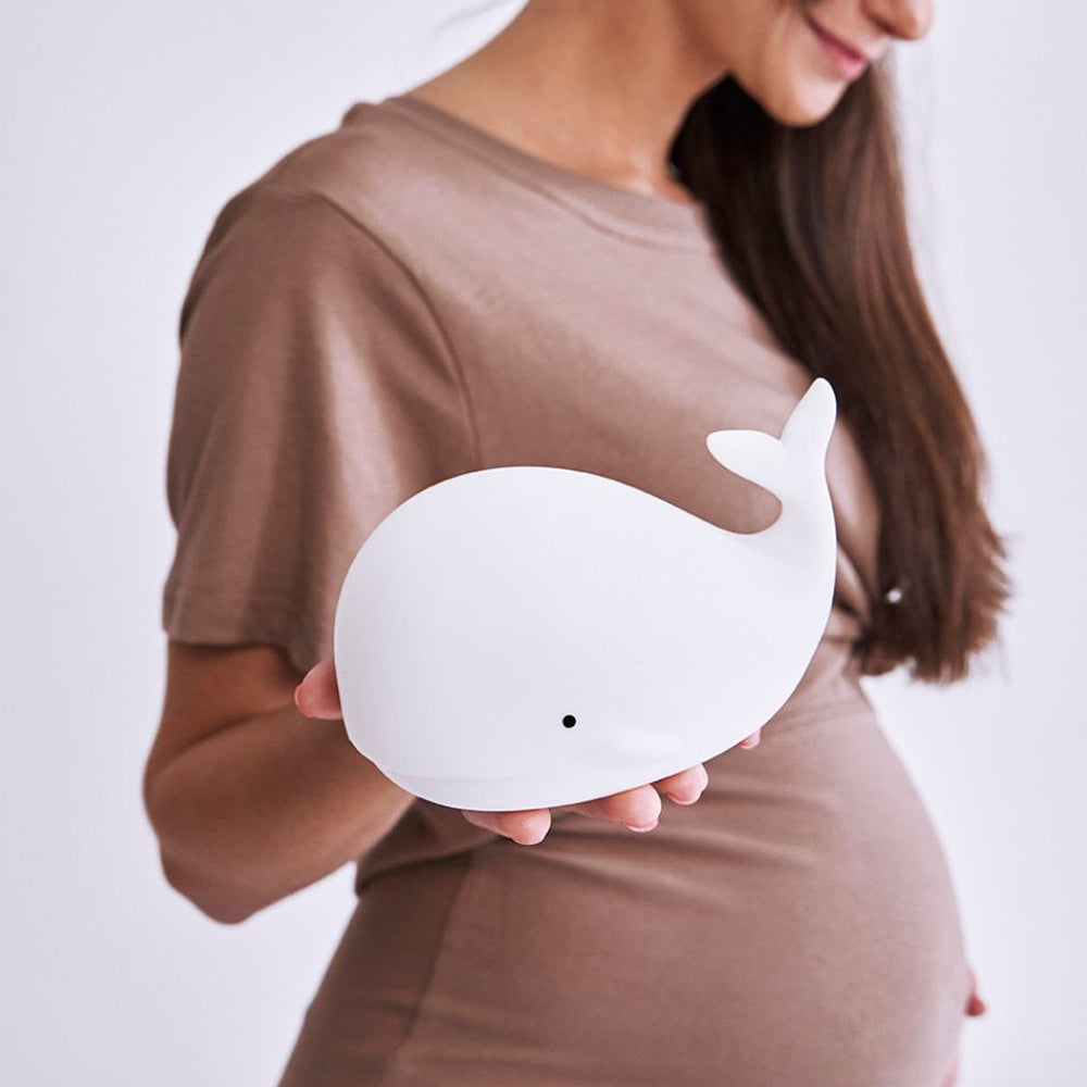 Weißes Silikon-Nachtlicht in Walform mit Fernbedienung, leuchtet in 7 Farben, ideal als Kinderzimmerdeko aus der Tierwelt Themenwelt.