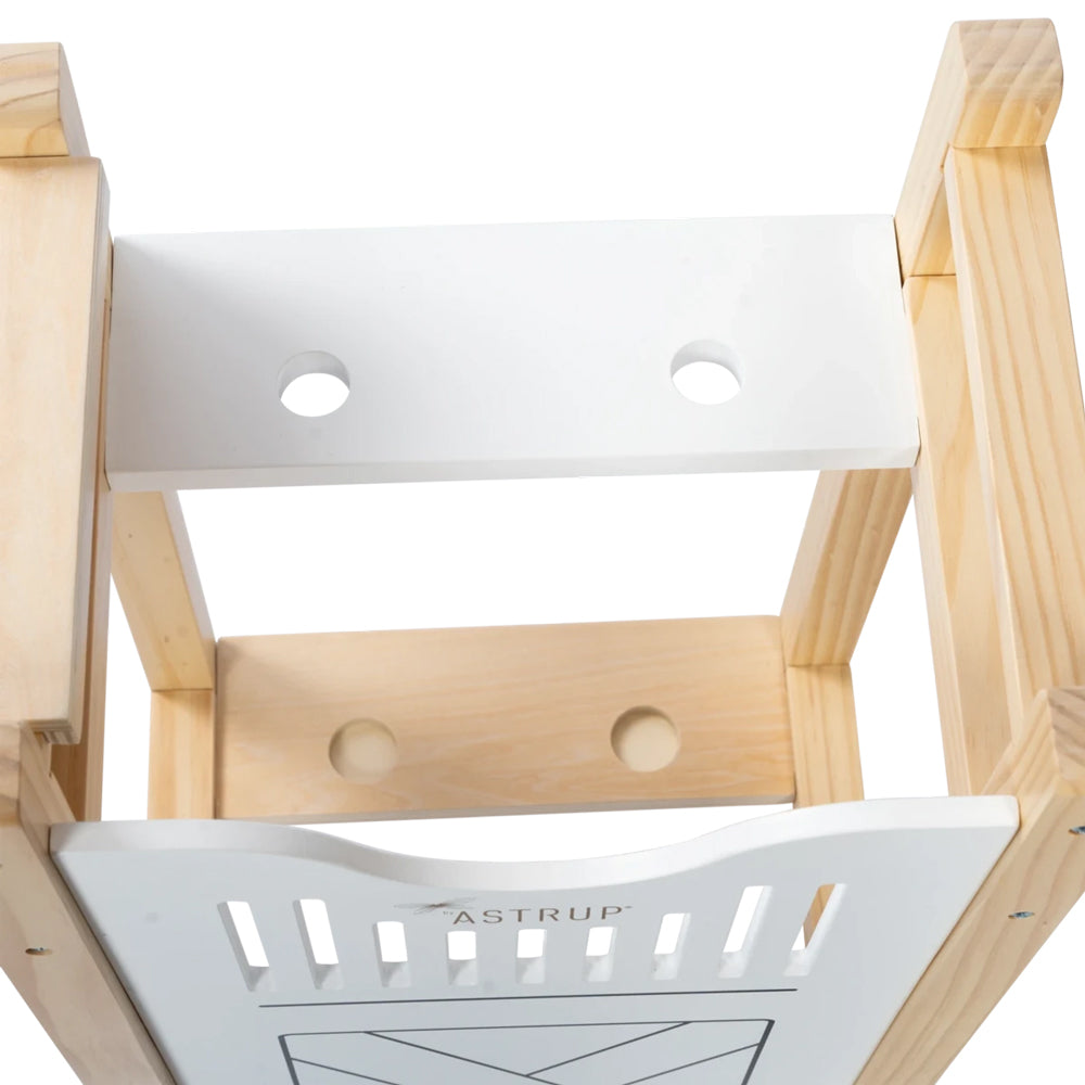 Pferdebox aus Sperrholz für 2 Steckenpferde aus der Themenwelt Spielzeug & Spiele, ideal für Hobby Horsing und Kinderspiel und Bewegung