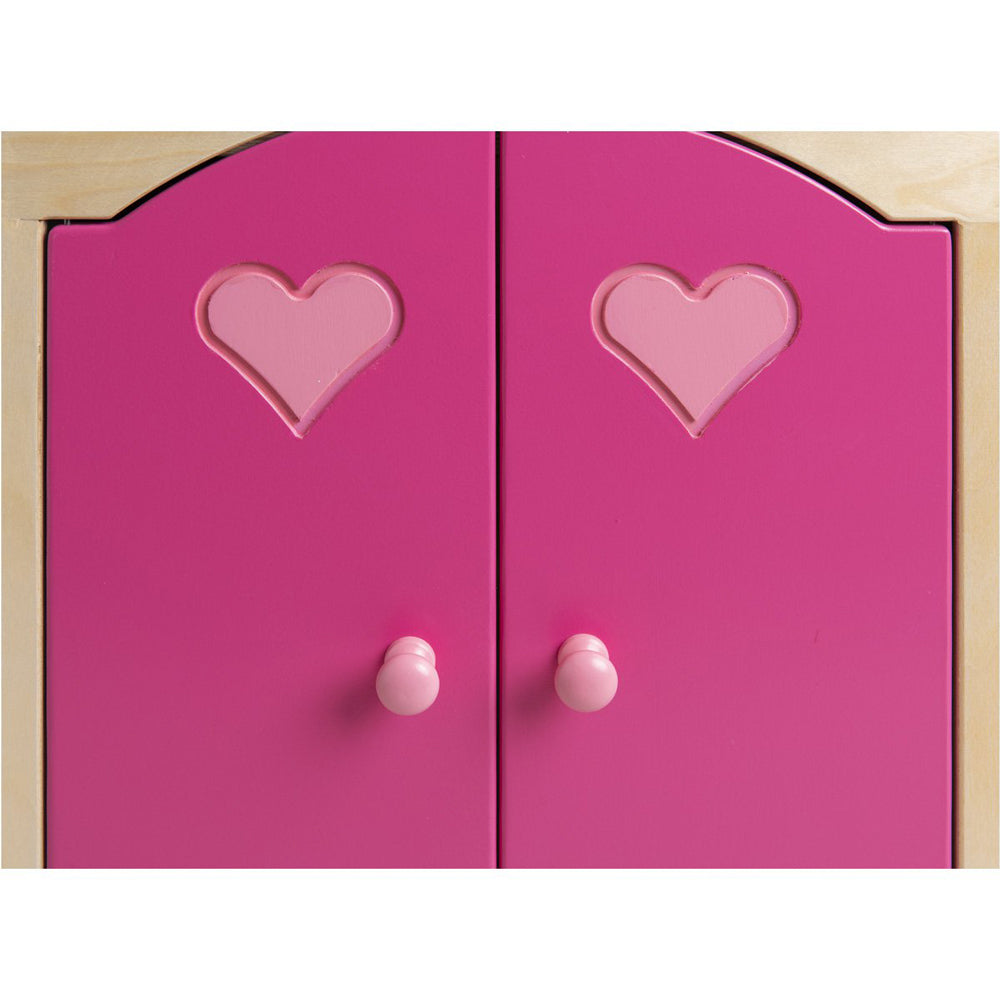 Puppen-Kleiderschrank aus Holz in Pink mit Herz-Ausschnitten, Teil der Spielzeug & Spiele Neu-Kollektion, ideal für fantasievolles Spielen.