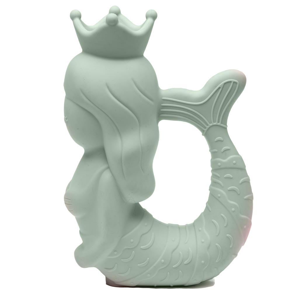 Gießkanne Meerjungfrau Sand- & Wasserspielzeug aus Silikon in Salbei, ergonomisch und ideal für Kinder ab 1 Jahr zum Spielen mit Wasser.