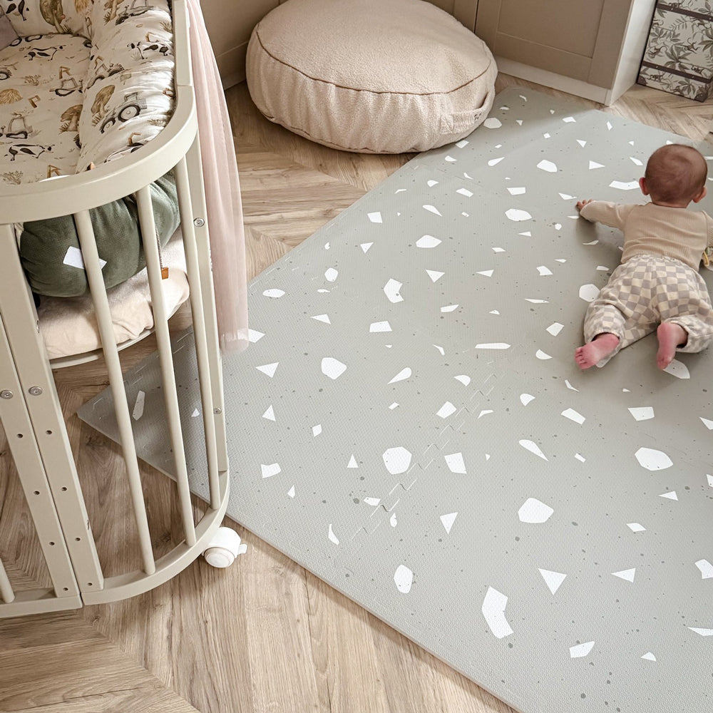 Spiel- & Puzzlematte Salbei Terrazzo 120x180 cm aus Schaumstoff, ideal für Spielzeug & Spiele, Spiel & Bewegung Kinder, Spiel- & Bodenmatten.