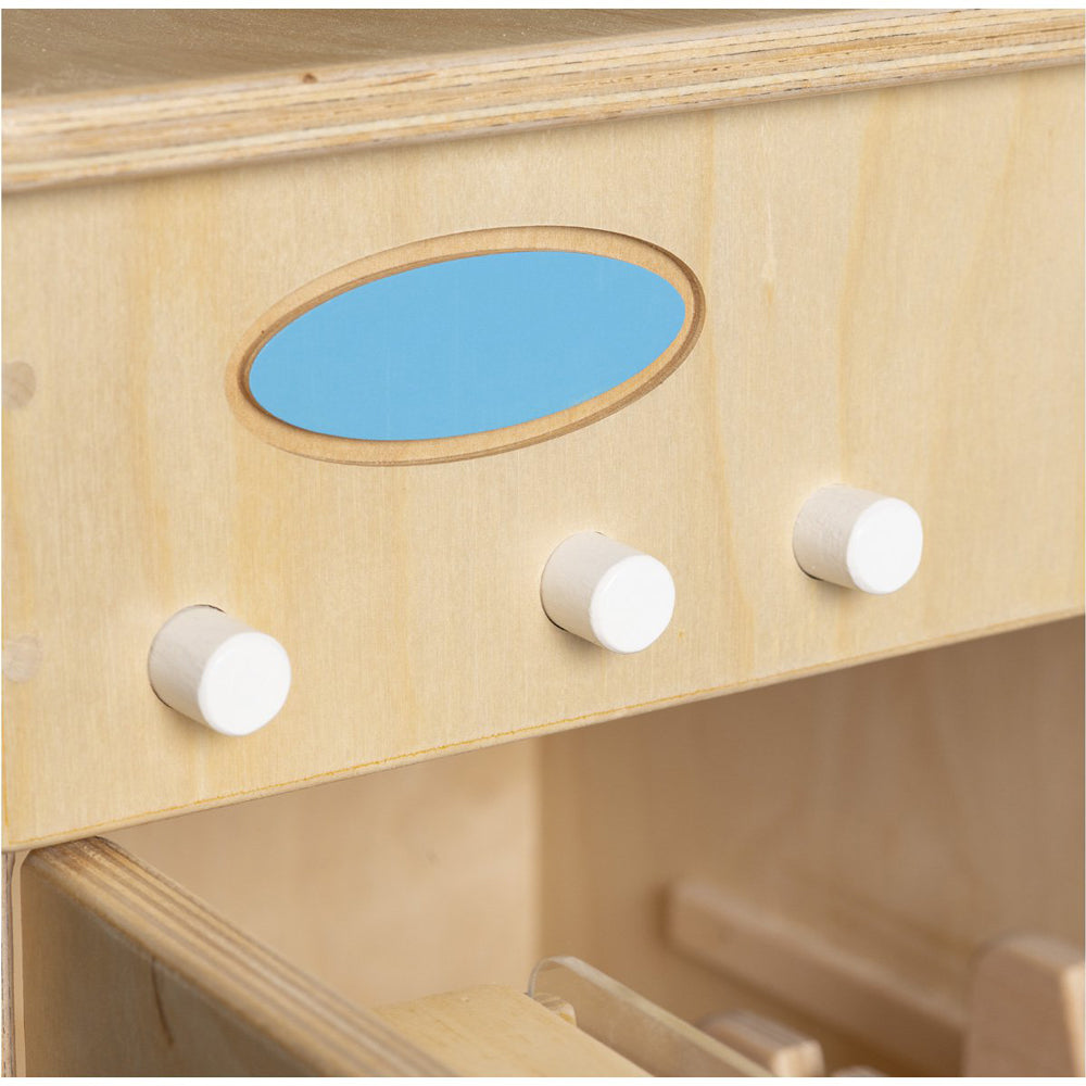 Nahaufnahme eines Holzspielgeschirrspülers mit drei weißen Drehknöpfen aus der Kollektion Spielzeug & Spiele und Kinderküchen & Zubehör.