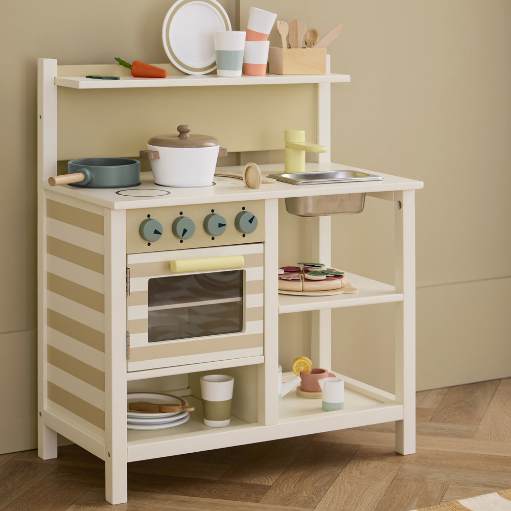 Weiße Holz-Spielküche mit Zubehör, Sauna-Couchtisch, Topf, Pfanne und Besteck aus der Kategorie Kinderküchen & Zubehör.