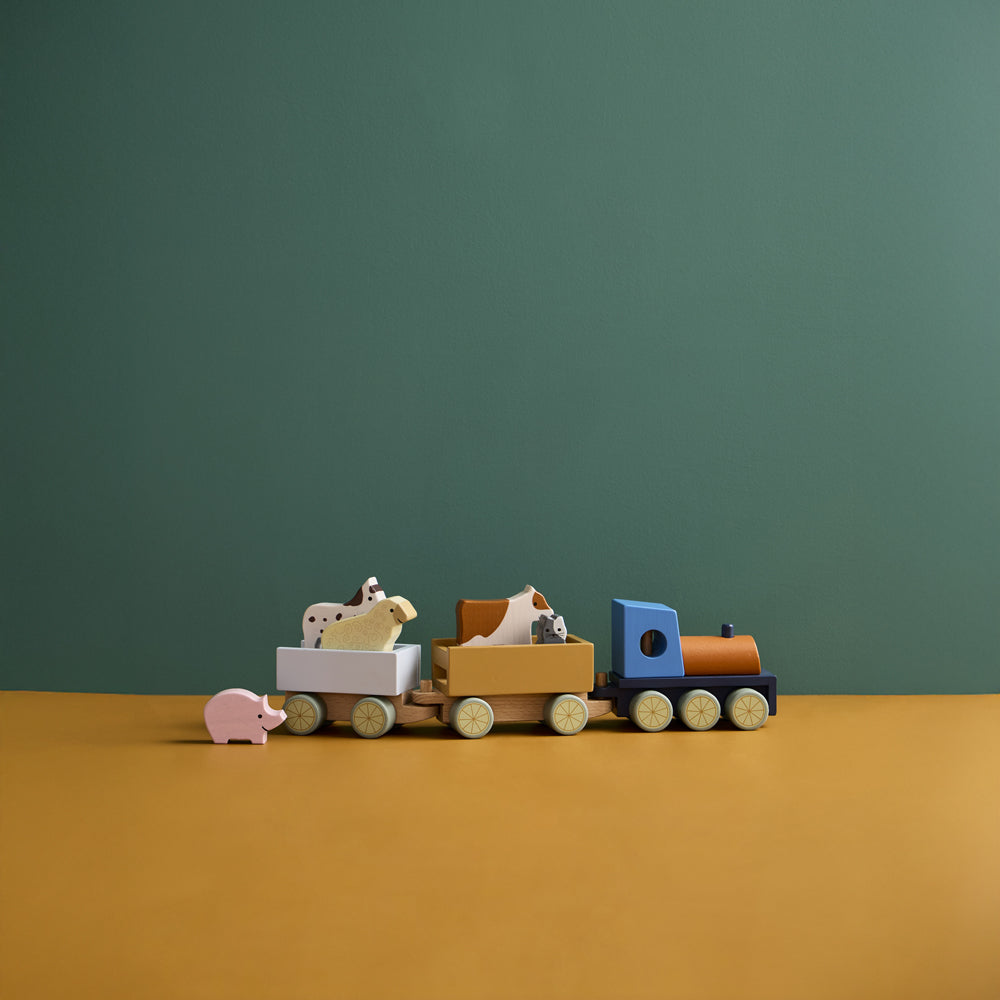Holz-Spielzeugzug mit fünf Bauernhoftieren, Motorikspielzeug aus der Themenwelt Bauernhof & Garten, ideal als Geschenk für Kinder.