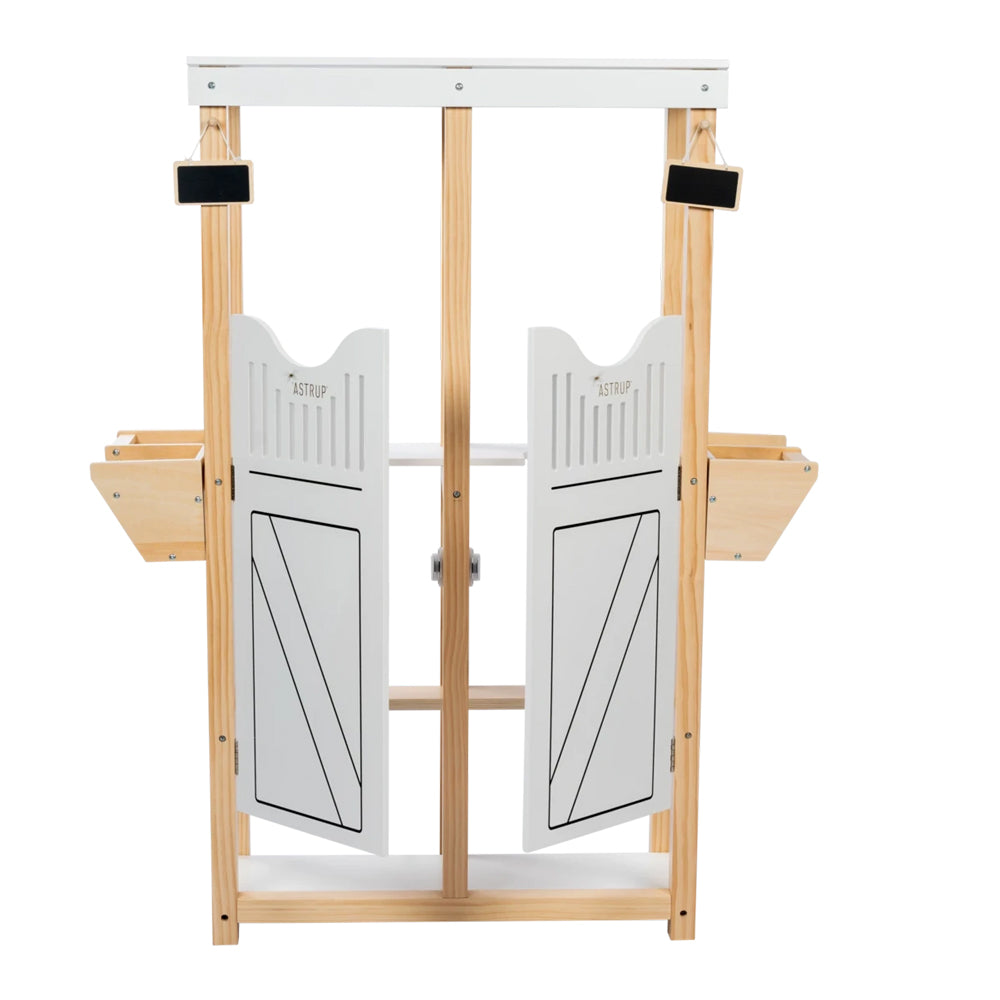 Stall aus Sperrholz für zwei Steckenpferde mit zwei Türen, ideal für Spielzeug & Spiele, Spiel & Bewegung Kinder, Hobby Horsing Themenwelt.