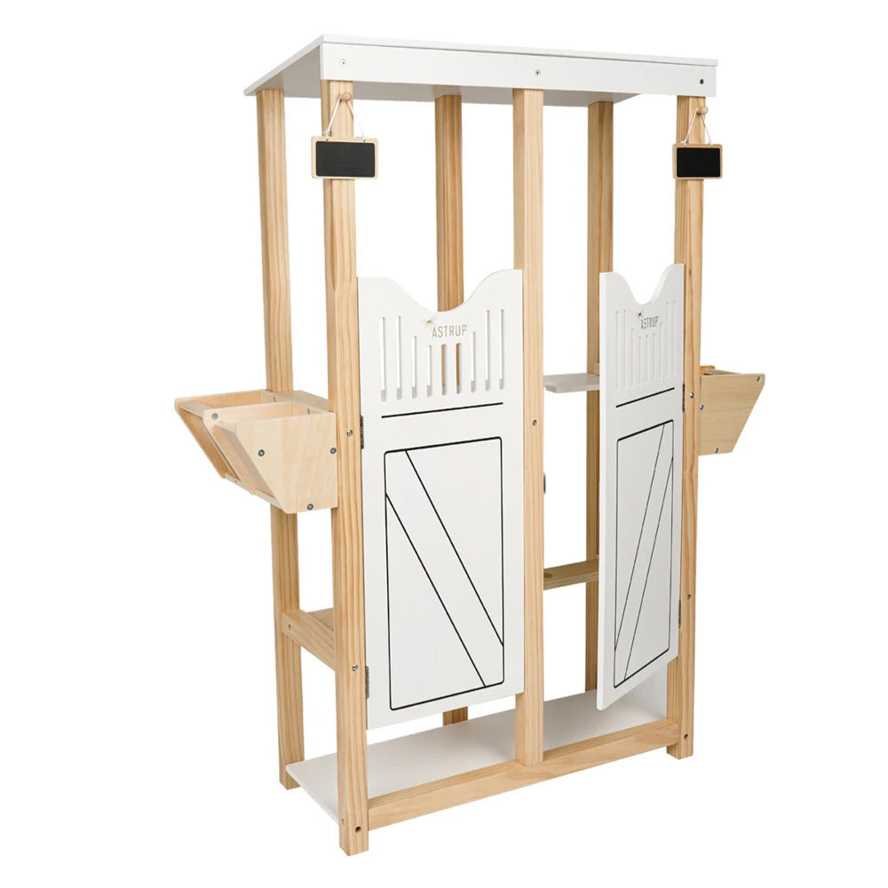 Stall aus Sperrholz für zwei Steckenpferde in natürlichem Holzton, ideal für Hobby Horsing und Spielzeug & Spiele Kinderwelt.