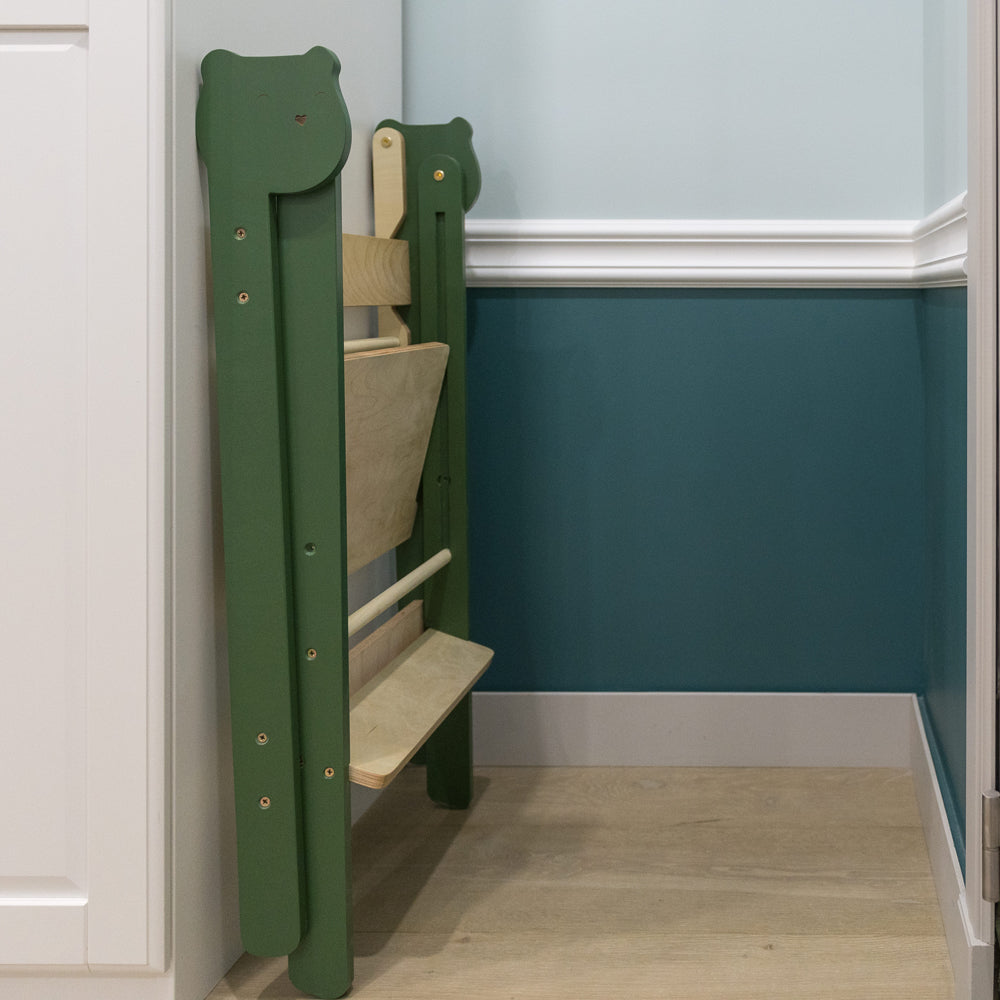 Klappbarer Tritthocker Lernstuhl in grün mit zwei höhenverstellbaren Stufen, ideal für Gelbes Kinderzimmer aus der Neu Kollektion.