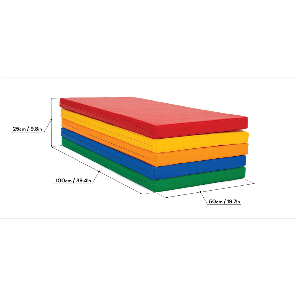 Fünfteilige farbige Turn- und Spielmatten aus recycelbarem Schaumstoff für sicheres Spielen und Bewegung im Kinderzimmer.