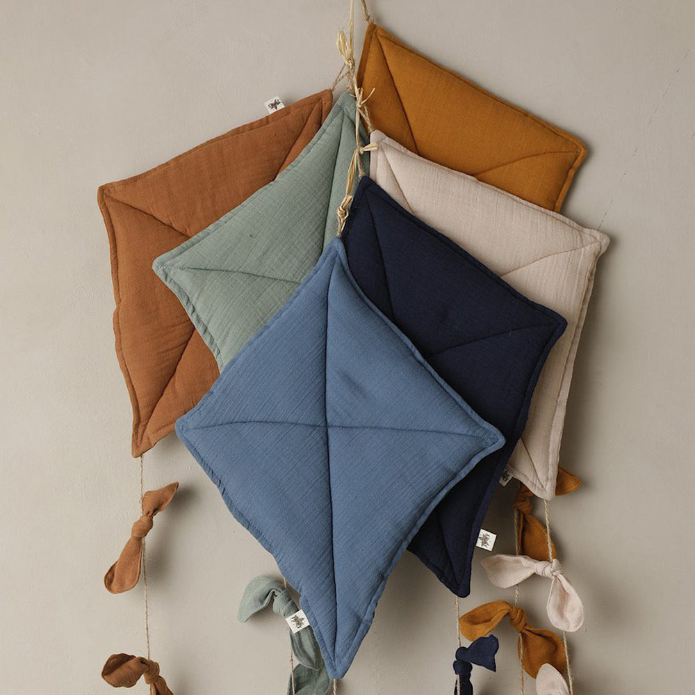 Wanddeko Drache aus Musselin in 6 Farben, weich und natürlich, perfekt für Accessoires & Deko Kinderzimmer und Kinderzimmer Wanddeko.