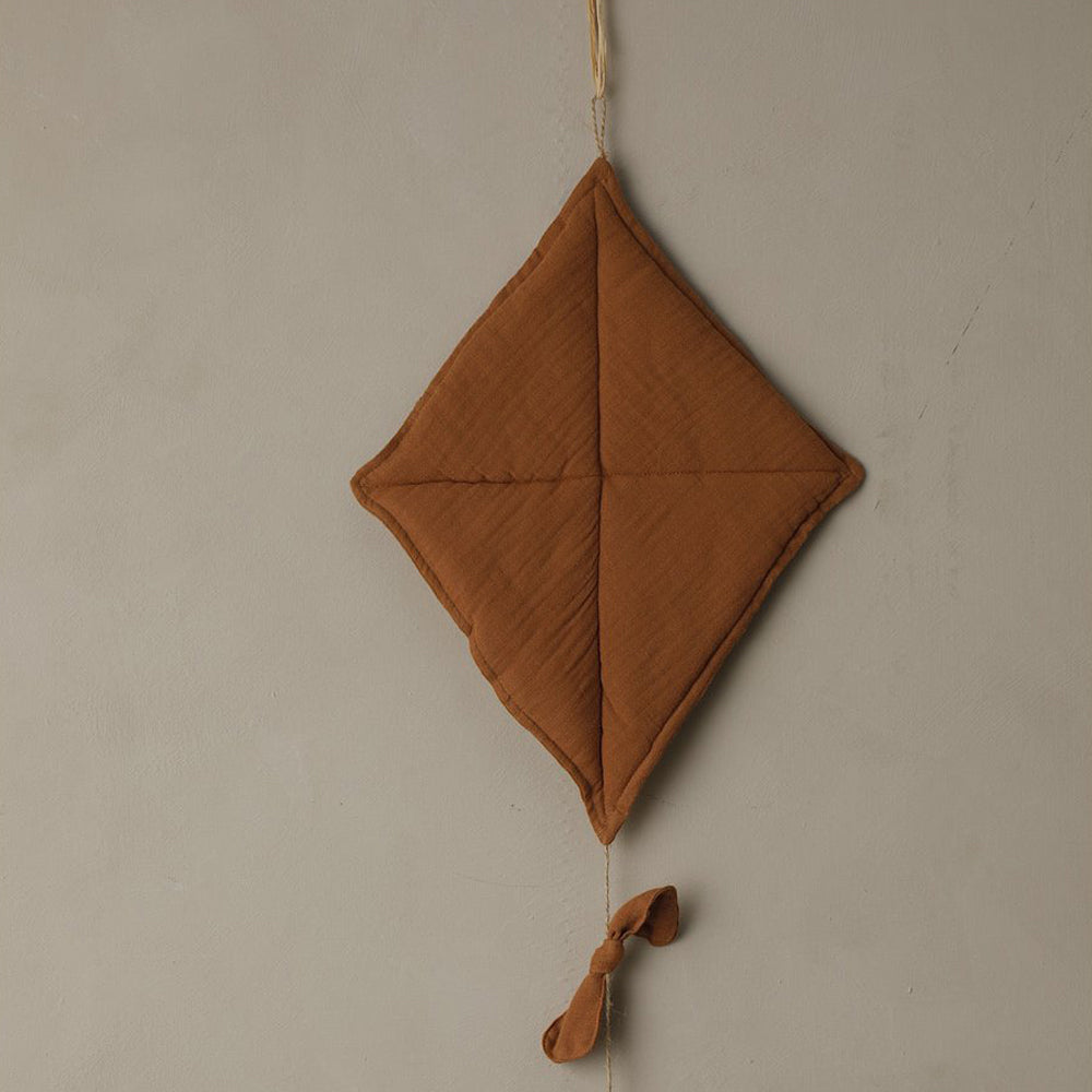 Wanddekoration Drache aus Musselin in warmem Braun, natürliche Kinderzimmer Wanddeko aus Accessoires & Deko Kinderzimmer Kollektion.