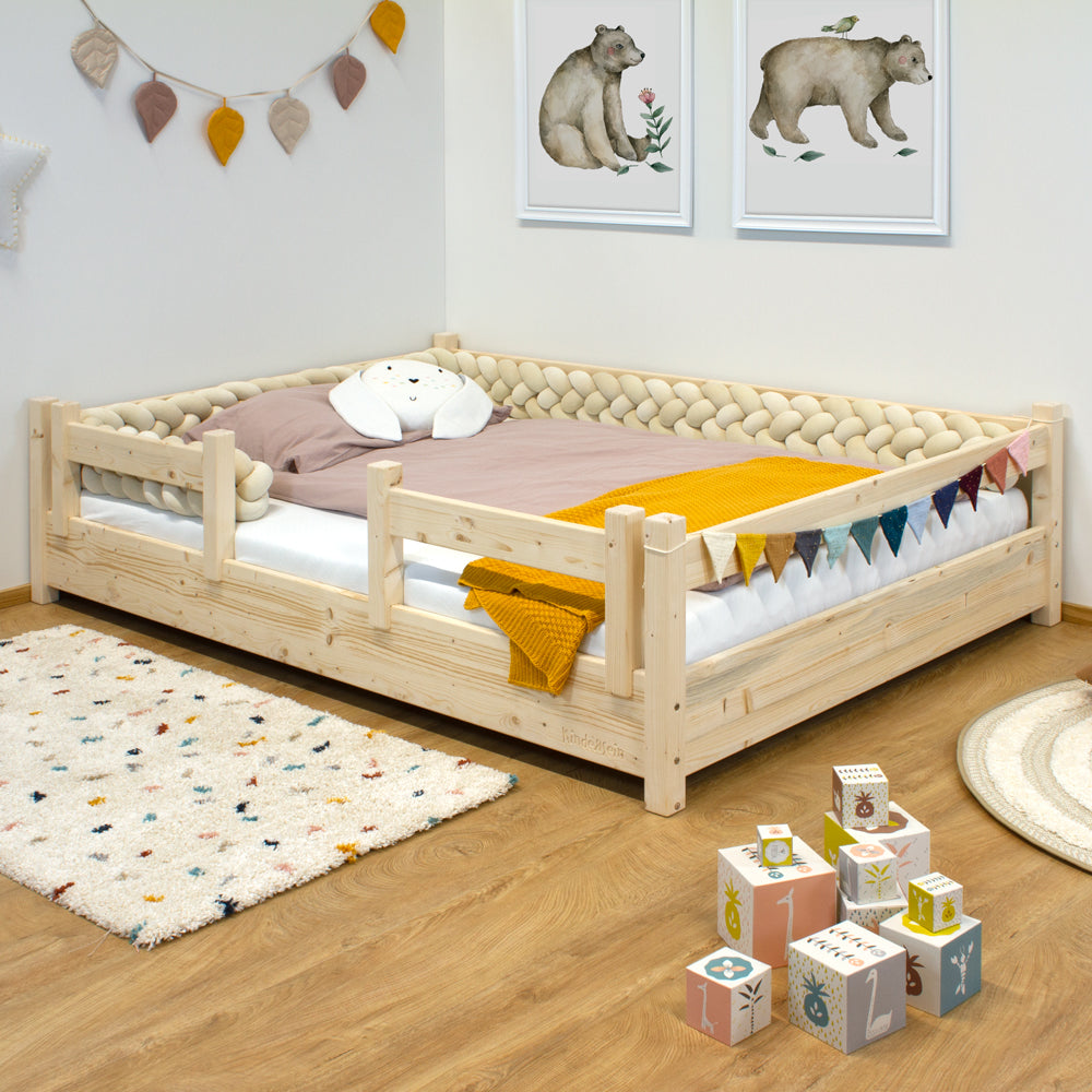 Kinderbett Enoli mit Rausfallschutz aus Massivholz, Kinderbett-Massivholz-Fichte - Kindersein